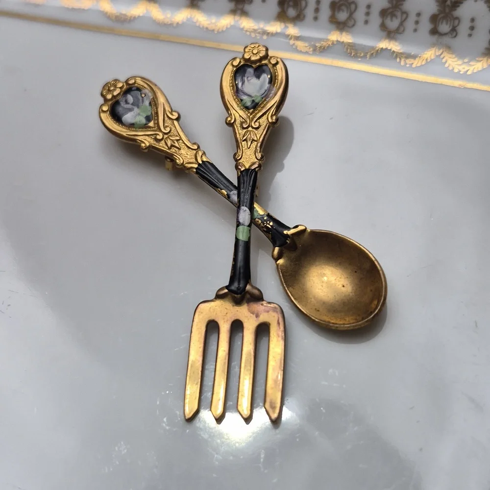 Vintage Circa fork & spoon Handpainted pins brooches gold tone metal